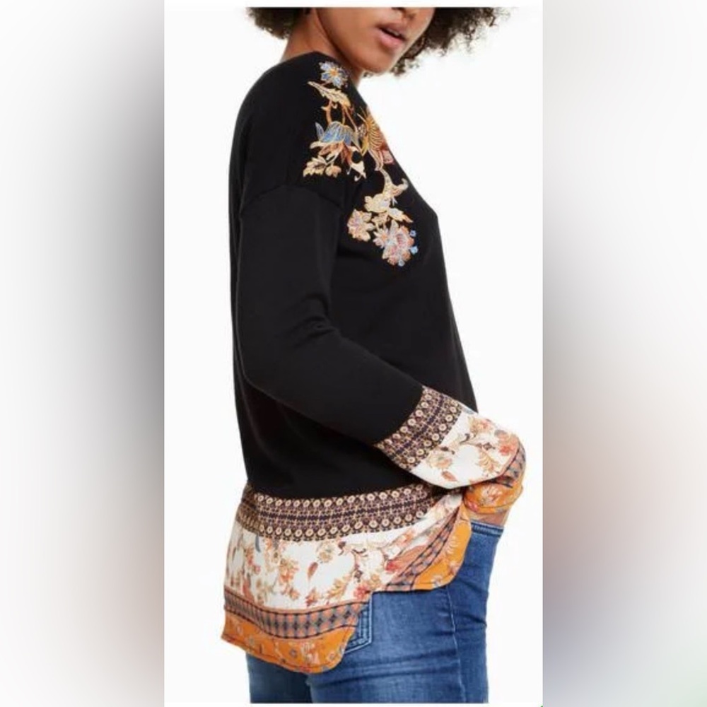 NEW 💐Desigual embroided Black crewneck sweater bohemian top medium